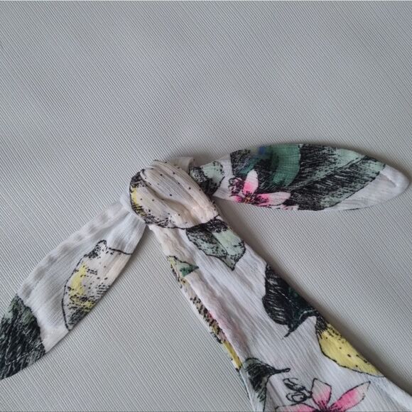 SO Juniors Ivory White Shoulder Tie Lemon Print Sleeveless Crop Top Size Medium - Picture 8 of 14